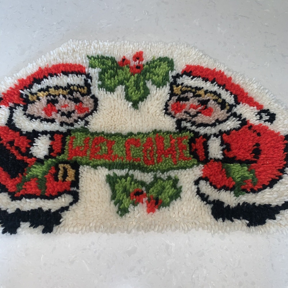 VTG 18"x34" Santas Elves Christmas WELCOME Mat Latchhook Door Wall Decor Art